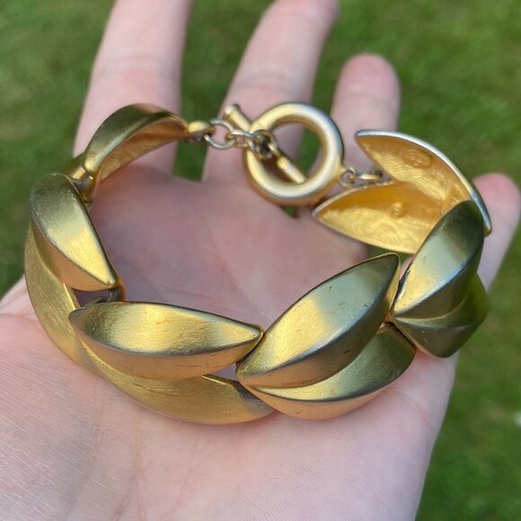 Givenchy Vintage 80s Runway Metal Matte Gold Brass Chunky Leaf Toggle Bracelet - Picture 1 of 10